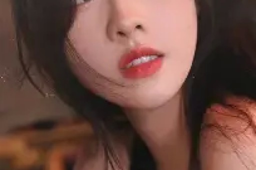 许戈辉现状：57岁染紫发满脸憔悴富豪老公不在女儿也独居国外