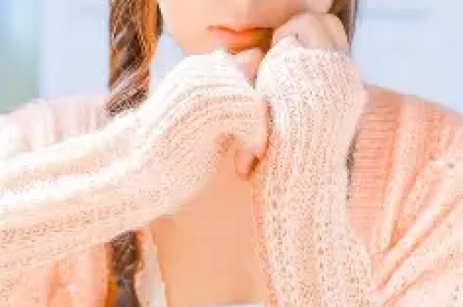 时隔10个月26岁女星回应蹲曾志伟双腿之间曾志伟真的被错骂了